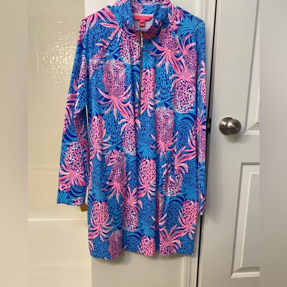 Great transition piece. So comfy and cute with your Golden Goose or sandals. - Picture 1 of 2